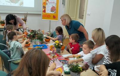 Zdjęcie do &bdquo;Kwiatki z dyniowej chatki&rdquo; &ndash; warsztaty florystyczno &ndash; plastyczne