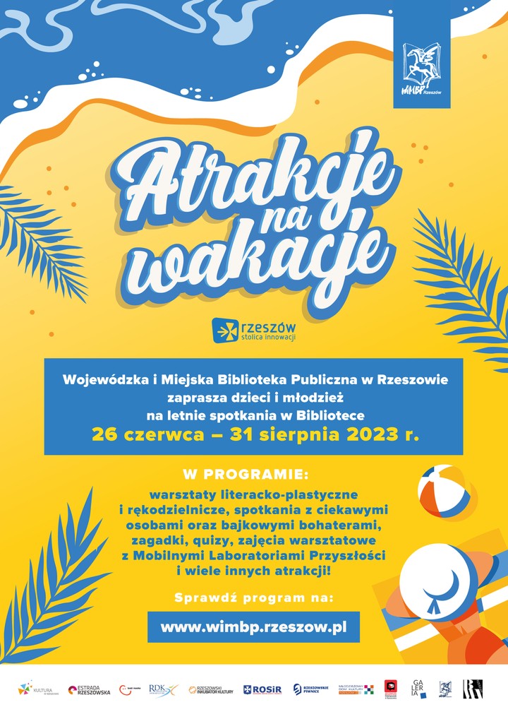 Na plaży kobieta w kapeluszu leży na kocu. Obok piłka plażowa