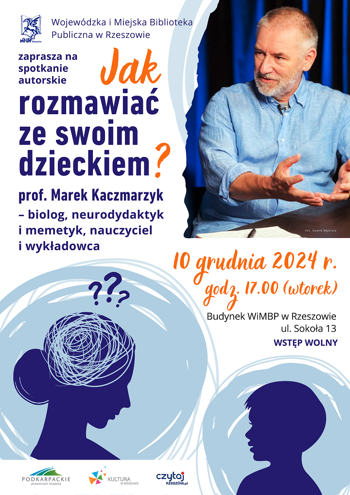 Siwowłosy mężczyzna z brodą w koszuli gestykuluje. Grafiki z postaciami kobiety i dziecka.